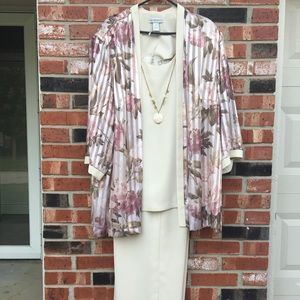 Vintage Anna Maxwell Pantsuit. Size 34W.